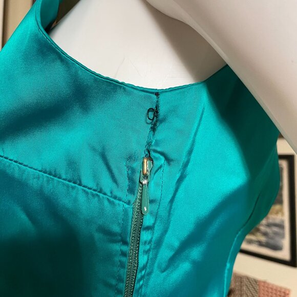60s Vintage Emerald Green Sleeveless Satin Dress With Deep V Back Size XS/S - Picture 5 of 6